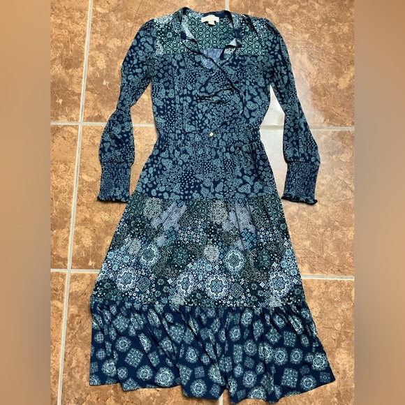 Michael Kors Long Sleeve V-Neck Navy Floral Maxi Dress - Picture 2 of 6